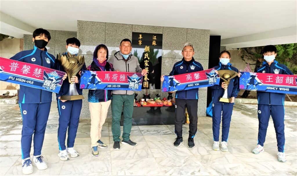 感懷顧爸十週年忌 引燃醒吾女足香火35載不斷（上）