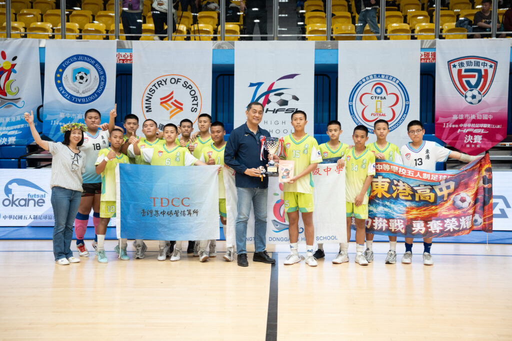 中學五人制／擋下台北和平強勢反撲！屏東東港勇奪隊史首冠　呂宇棠膺MVP、余友智穿金靴