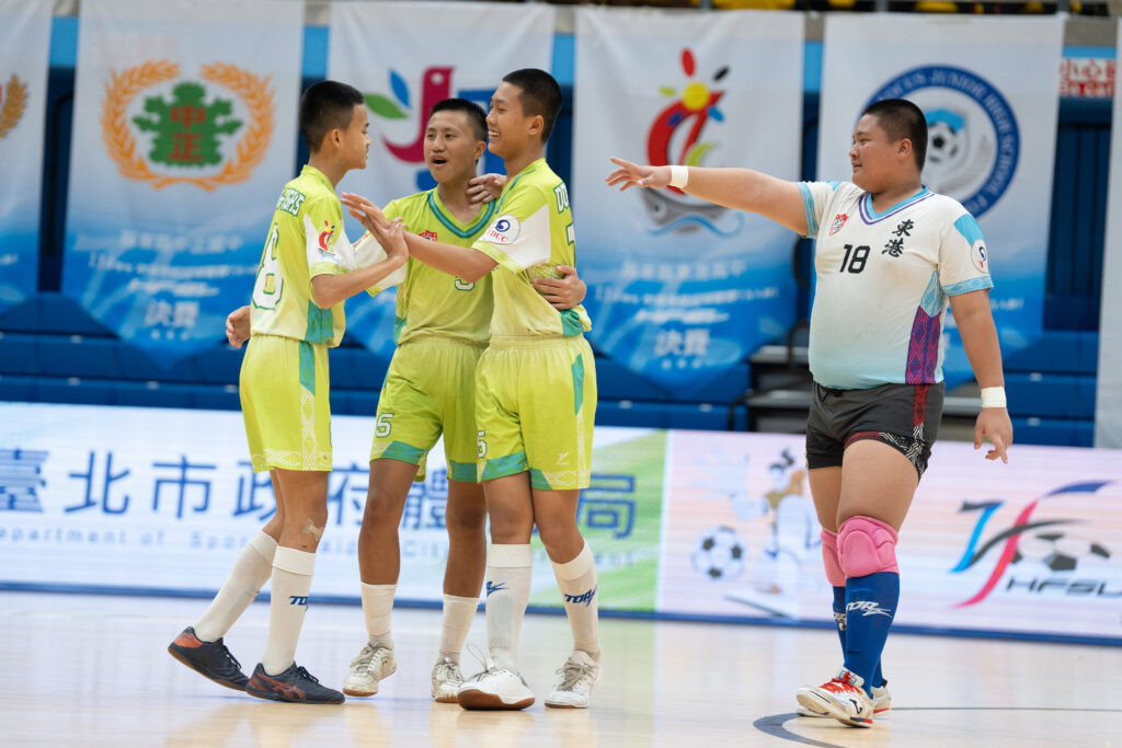 中學五人制／頂住「不怕輸嗎」的質疑！東港奪隊史首冠　教練感動喊：你們真的做到了